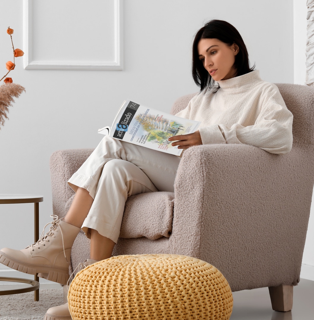 Mujer joven leyendo en sala minimalista, ambiente de proyecto inmobiliario moderno.
